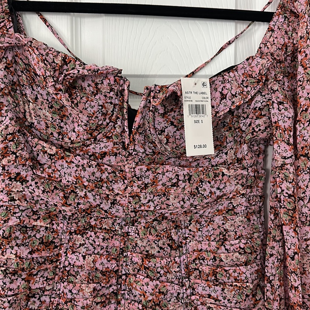 Brand new ASTR the label dress - Picture 4 of 5